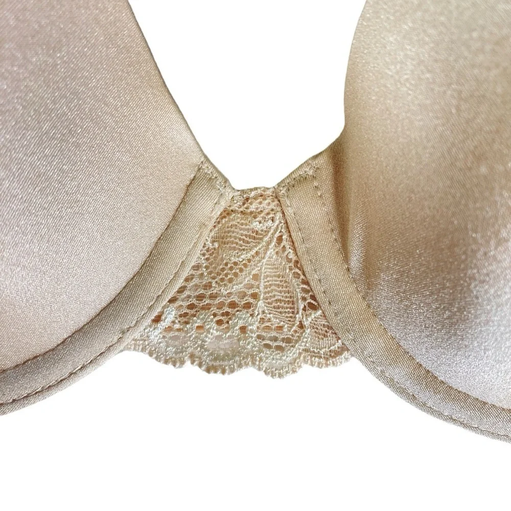 Wacoal Seasonal Fashion Lace Cream Contour Underwire Padded Bra (Size‎ 34B)